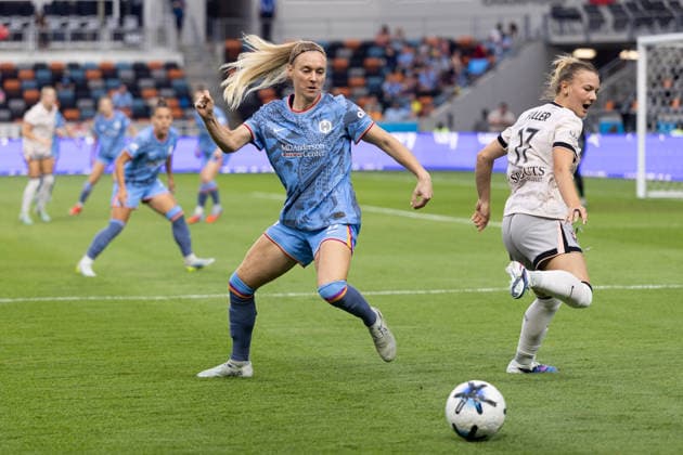 May 23, 2026, Houston, Texas, USA: Houston Dash midfielder SARAH PUNTIGAM (17) fights for the ball during the first half of an NWSL match between Angel City FC and the Houston Dash on May 23, 2026, at Shell Energy Stadium in Houston, Texas. Houston USA - ZUMAg287 20260523_zsp_g287_004 Copyright: xMatthewxGuzmanx
