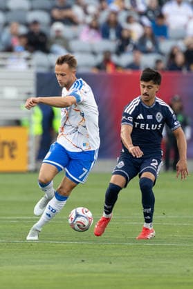 SAN DIEGO, CA - MAY 23: San Diego FC forward Marcus Ingvartsen (7) and Vancouver Whitecaps FC defender Mathias Laborda (2) compete for the ball during a MLS, Fussball Herren, USA match between Vancouver Whitecaps FC and San Diego FC on May 23, 2026 at Snapdragon Stadium in San Diego, CA. (Photo by Karl Anderson Icon Sportswire) SOCCER: MAY 23 MLS San Diego FC vs Vancouver Whitecaps FC EDITORIAL USE ONLY Icon272260523002