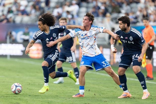 SAN DIEGO, CA - MAY 23: Vancouver Whitecaps FC forward Aziel Jackson (22) and San Diego FC defender Oscar Verhoeven (33) compete for the ball during a MLS, Fussball Herren, USA match between Vancouver Whitecaps FC and San Diego FC on May 23, 2026 at Snapdragon Stadium in San Diego, CA. (Photo by Karl Anderson Icon Sportswire) SOCCER: MAY 23 MLS San Diego FC vs Vancouver Whitecaps FC EDITORIAL USE ONLY Icon272260523009