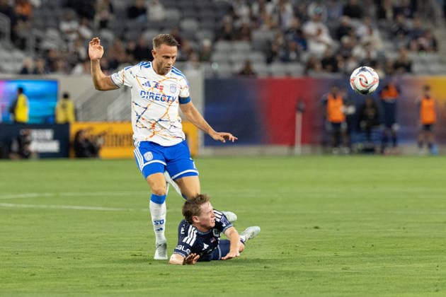 SAN DIEGO, CA - MAY 23: Vancouver Whitecaps FC defender Tate Johnson (28) and San Diego FC forward Marcus Ingvartsen (7) compete for the ball during a MLS, Fussball Herren, USA match between Vancouver Whitecaps FC and San Diego FC on May 23, 2026 at Snapdragon Stadium in San Diego, CA. (Photo by Karl Anderson Icon Sportswire) SOCCER: MAY 23 MLS San Diego FC vs Vancouver Whitecaps FC EDITORIAL USE ONLY Icon272260523024