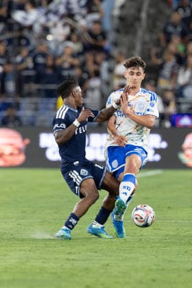 SAN DIEGO, CA - MAY 23: Vancouver Whitecaps FC defender Edier Ocampo (18) and San Diego FC defender Luca Bombino (27) compete for the ball during a MLS, Fussball Herren, USA match between Vancouver Whitecaps FC and San Diego FC on May 23, 2026 at Snapdragon Stadium in San Diego, CA. (Photo by Karl Anderson Icon Sportswire) SOCCER: MAY 23 MLS San Diego FC vs Vancouver Whitecaps FC EDITORIAL USE ONLY Icon272260523027