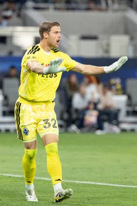 SAN DIEGO, CA - MAY 23: Vancouver Whitecaps FC goalkeeper Isaac Boehmer (32) signals during a MLS, Fussball Herren, USA match between Vancouver Whitecaps FC and San Diego FC on May 23, 2026 at Snapdragon Stadium in San Diego, CA. (Photo by Karl Anderson Icon Sportswire) SOCCER: MAY 23 MLS San Diego FC vs Vancouver Whitecaps FC EDITORIAL USE ONLY Icon272260523031