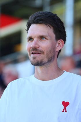 Zwickau, 23.05.2026, GGZ-Arena, Wernesgrüner Sachsenpokal Finale , FSV ZWICKAU vs. FC ERZGEBIRGE AUE , Im Bild: Tribünengast Danny Röhl Roehl. Der gebürtige Zwickauer ist Trainer von Glasgow Rangers, Schottland. ,