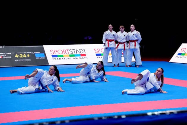 Deutschland: EKF Karate Europameisterschaft Seniors 2026 - Eissporthalle, Frankfurt: Das Female Kata Team Frankreich (Bui, Capet, Severan, Vilanova) im Kampf um die Bronzemedaille gegen das Team Deutschland (Hebbel, Jay, Siebert) Frankfurt am Main Eissporthalle Frankfurt Hessen Deutschland Copyright: xKjetilxWaberx