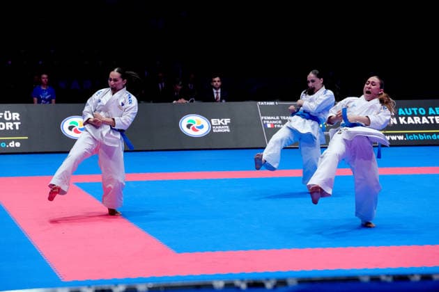 Deutschland: EKF Karate Europameisterschaft Seniors 2026 - Eissporthalle, Frankfurt: Das Female Kata Team Frankreich (Bui, Capet, Severan, Vilanova) im Kampf um die Bronzemedaille gegen das Team Deutschland (Hebbel, Jay, Siebert) Frankfurt am Main Eissporthalle Frankfurt Hessen Deutschland Copyright: xKjetilxWaberx