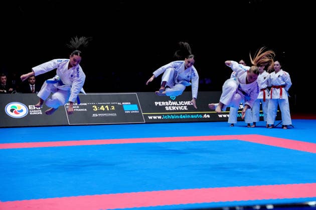 Deutschland: EKF Karate Europameisterschaft Seniors 2026 - Eissporthalle, Frankfurt: Das Female Kata Team Frankreich (Bui, Capet, Severan, Vilanova) im Kampf um die Bronzemedaille gegen das Team Deutschland (Hebbel, Jay, Siebert) Frankfurt am Main Eissporthalle Frankfurt Hessen Deutschland Copyright: xKjetilxWaberx
