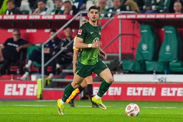 21.05.2026, xydrx, Herren, Fußball, Relegation Hinspiel, 1.Bundesliga, VfL Wolfsburg - SC Paderborn 07, Saison 2025 2026, Volkswagen Arena: Konstantinos Koulierakis (VfL Wolfsburg, 4) DFB regulations prohibit any use of photographs as image sequences and or quasi-video. *** 21 05 2026, xydrx, Men, Football, Relegation first leg, 1 Bundesliga, VfL Wolfsburg SC Paderborn 07, Season 2025 2026, Volkswagen Arena Konstantinos Koulierakis VfL Wolfsburg, 4 DFB regulations prohibit any use of photographs as image sequences and or quasi video Copyright: HMBxMedia YannisxDreimann