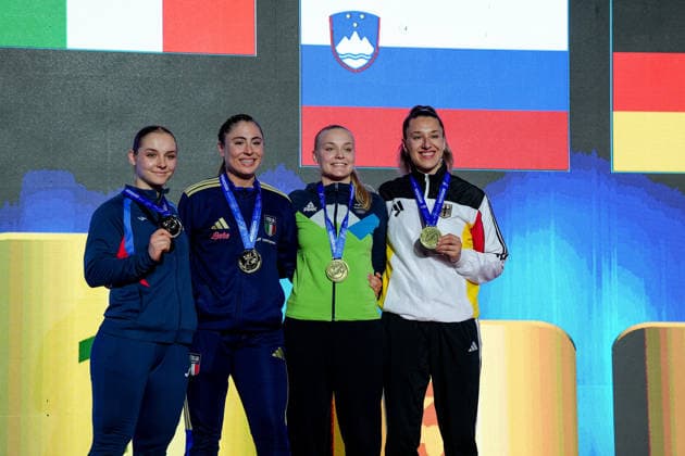 Deutschland: EKF Karate Europameisterschaft Seniors 2026 - Eissporthalle, Frankfurt: Johanna Kneer (GER) mit der Bronzemedaille zusammen mit Zibret Zala Maria (SLO), Silbermedaille geht an Pea Clemence (FRA) und die Goldmedaille an Ferracuti Clio (ITA) Frankfurt am Main Eissporthalle Frankfurt Hessen Deutschland Copyright: xKjetilxWaberx