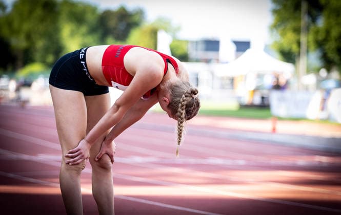 B&S Kurpfalz Gala; Weinheim, 23.05.2026 Erschöpft: Lisa Petri (GER TSV Kirchhain) nach ihrem 400m-Lauf bei den Frauen; B&S Kurpfalz Gala am 23.05.2026 im Sepp-Herberger-Stadion in Weinheim (Baden-Württemberg). Copyright: xBEAUTIFULxSPORTS R.xSchmittx