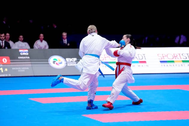 Deutschland: EKF Karate Europameisterschaft Seniors 2026 - Eissporthalle, Frankfurt: Das Female Kumite Team Österreich (Cetin, Devigili, Schuetze, Topalovic) im Kampf um die Bronzemedaille gegen das Team Kroazien (Becirovic, Golombos, Sgardelli, Tomic, Zorko) Frankfurt am Main Eissporthalle Frankfurt Hessen Deutschland Copyright: xKjetilxWaberx