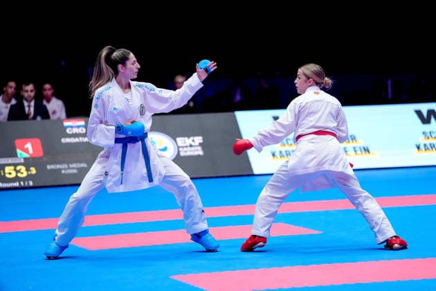Deutschland: EKF Karate Europameisterschaft Seniors 2026 - Eissporthalle, Frankfurt: Das Female Kumite Team Österreich (Cetin, Devigili, Schuetze, Topalovic) im Kampf um die Bronzemedaille gegen das Team Kroazien (Becirovic, Golombos, Sgardelli, Tomic, Zorko) Frankfurt am Main Eissporthalle Frankfurt Hessen Deutschland Copyright: xKjetilxWaberx