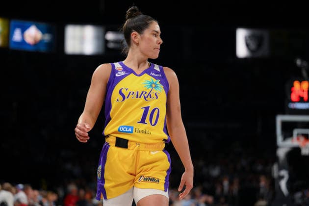 May 23, 2026, Las Vegas, Nevada, USA: KELSEY PLUM 10 of The Los Angels Sparks Dominance Plum was hyper-efficient, shooting 12 of 17 from the field (including 6 of 7 from three) to go with 9 assists and 4 rebounds. during WNBA, Basketball Damen, USA regular-season game at Michelob ULTRA Arena in Las Vegas. WNBA 2026: Los Angeles Sparks 101-95 Las Vegas Aces  - ZUMAo117 20260523_zsp_o117_017 Copyright: xMikaelxOnax