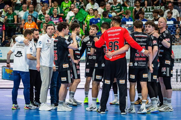 23.05.2026, xovx, Handball Daikin Handball-Bundesliga, HSG Wetzlar - HC Erlangen Lange Gesichter bei den Spielern des HC Erlangen nach der 26:29 Niederlage in Wetzlar Wetzlar Buderus Arena Hessen Deutschland (DE)