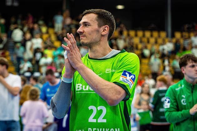23.05.2026, xovx, Handball Daikin Handball-Bundesliga, HSG Wetzlar - HC Erlangen Die Spieler der HSG Wetzlar bejubeln ausgelassen den 29:26 Heimsieg über den HC Erlangen. Vorne Jona Schoch (HSG Wetzlar) Wetzlar Buderus Arena Hessen Deutschland (DE)