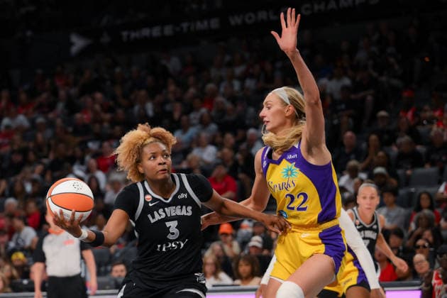 May 23, 2026, Las Vegas, Nevada, USA: CAMERON BRINK 22 of The Los Angels Sparks guarding Las Vegas aces player during WNBA, Basketball Damen, USA regular-season game at Michelob ULTRA Arena in Las Vegas. WNBA 2026: Los Angeles Sparks 101-95 Las Vegas Aces  - ZUMAo117 20260523_zsp_o117_024 Copyright: xMikaelxOnax