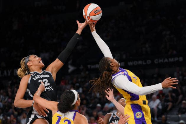May 23, 2026, Las Vegas, Nevada, USA: A JA WILSON (22) of The Las Vegas Aces (L) competes against the Los Angeles sparks during WNBA, Basketball Damen, USA regular-season game at Michelob ULTRA Arena in Las Vegas Las Vegas USA - ZUMAo117 20260523_zsp_o117_012 Copyright: xMikaelxOnax