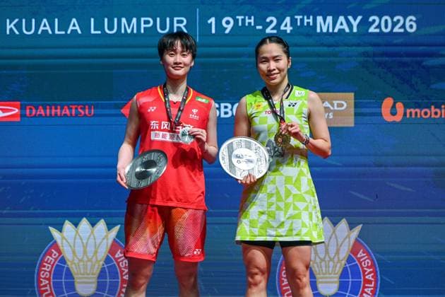 (260524) -- KUALA LUMPUR, May 24, 2026 -- Ratchanok Intanon (R) and Chen Yufei pose for a photo during the awarding ceremony for the women s singles final match between Chen Yufei of China and Ratchanok Intanon of Thailand at 2026 Malaysia Masters badminton tournament in Kuala Lumpur, Malaysia, May 24, 2026. (Photo by Xinhua) (SP)MALAYSIA-KUALA LUMPUR-BADMINTON-MALAYSIA MASTERS-WOMEN S SINGLES ChongxVoonxChung 