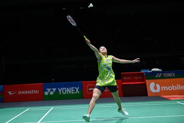 (260524) -- KUALA LUMPUR, May 24, 2026 -- Ratchanok Intanon hits a return during the women s singles final match between Chen Yufei of China and Ratchanok Intanon of Thailand at 2026 Malaysia Masters badminton tournament in Kuala Lumpur, Malaysia, May 24, 2026. (Photo by Xinhua) (SP)MALAYSIA-KUALA LUMPUR-BADMINTON-MALAYSIA MASTERS-WOMEN S SINGLES ChongxVoonxChung 