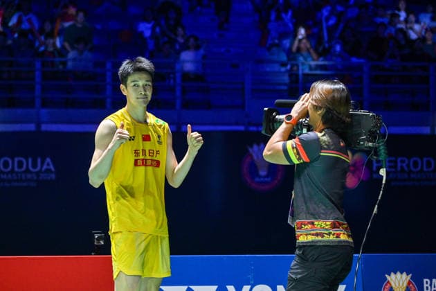 (260524) -- KUALA LUMPUR, May 24, 2026 -- Li Shifeng celebrates after wining the men s singles final match between Li Shifeng of China and Panitchaphon Teeraratsakul of Thailand at 2026 Malaysia Masters badminton tournament in Kuala Lumpur, Malaysia, May 24, 2026. (Photo by Xinhua) (SP)MALAYSIA-KUALA LUMPUR-BADMINTON-MALAYSIA MASTERS-MEN S SINGLES ChenxZeguo 
