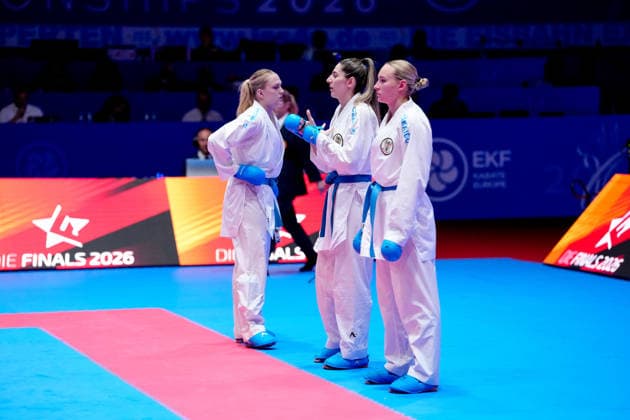 Deutschland: EKF Karate Europameisterschaft Seniors 2026 - Eissporthalle, Frankfurt: Das Female Kumite Team Österreich (Cetin, Devigili, Schuetze, Topalovic) enttäuscht nach der Niederlage im Kampf um die Bronzemedaille gegen das Team Kroazien (Becirovic, Golombos, Sgardelli, Tomic, Zorko) Frankfurt am Main Eissporthalle Frankfurt Hessen Deutschland Copyright: xKjetilxWaberx