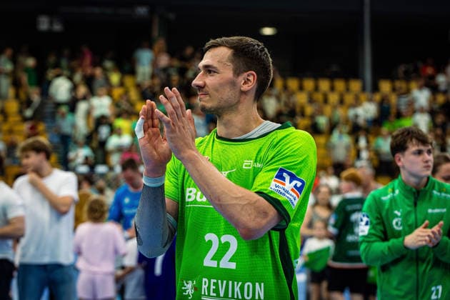 23.05.2026, xovx, Handball Daikin Handball-Bundesliga, HSG Wetzlar - HC Erlangen Die Spieler der HSG Wetzlar bejubeln ausgelassen den 29:26 Heimsieg über den HC Erlangen. Vorne Jona Schoch (HSG Wetzlar) Wetzlar Buderus Arena Hessen Deutschland (DE)