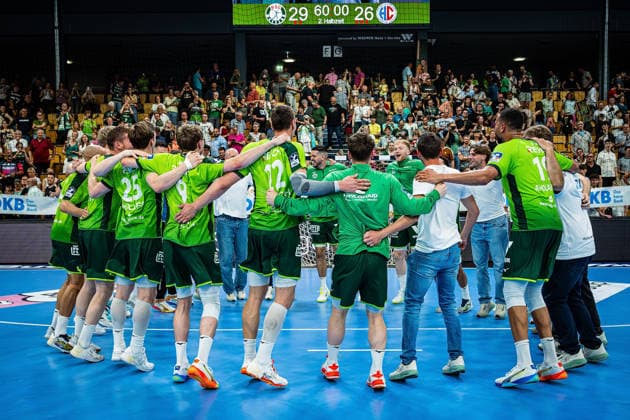 23.05.2026, xovx, Handball Daikin Handball-Bundesliga, HSG Wetzlar - HC Erlangen Die Spieler der HSG Wetzlar bejubeln ausgelassen den 29:26 Heimsieg über den HC Erlangen. Wetzlar Buderus Arena Hessen Deutschland (DE)