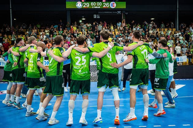23.05.2026, xovx, Handball Daikin Handball-Bundesliga, HSG Wetzlar - HC Erlangen Die Spieler der HSG Wetzlar bejubeln ausgelassen den 29:26 Heimsieg über den HC Erlangen. Wetzlar Buderus Arena Hessen Deutschland (DE)