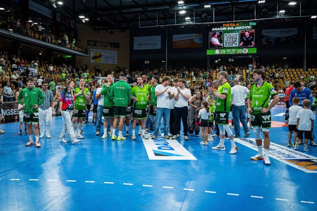 23.05.2026, xovx, Handball Daikin Handball-Bundesliga, HSG Wetzlar - HC Erlangen Die Spieler der HSG Wetzlar bejubeln ausgelassen den 29:26 Heimsieg über den HC Erlangen. Wetzlar Buderus Arena Hessen Deutschland (DE)
