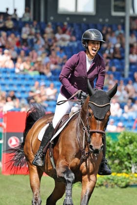 Siegerin, 1. Platz, Emotionen, Janika Sprunger (SUI) mit Pferd Victory Music Z, Preis des Handwerks, Youngster-Tour Finale CSIYH1* - Springprüfung mit Stechen für junge Pferde, Weltfest des Pferdesports, World Equestrian Festival, TSCHIO Aachen 2026, TSCHIO statt CHIO 2026, Aachener Soers, 22. bis 24. Mai 2026, Reitsport, 24.05.2026, Aachen Aachener Soers Deutschland