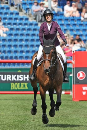 Siegerin, 1. Platz, Emotionen, Janika Sprunger (SUI) mit Pferd Victory Music Z, Preis des Handwerks, Youngster-Tour Finale CSIYH1* - Springprüfung mit Stechen für junge Pferde, Weltfest des Pferdesports, World Equestrian Festival, TSCHIO Aachen 2026, TSCHIO statt CHIO 2026, Aachener Soers, 22. bis 24. Mai 2026, Reitsport, 24.05.2026, Aachen Aachener Soers Deutschland