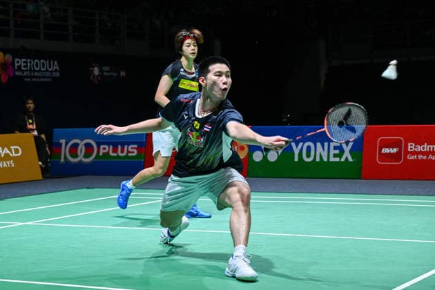 (260524) -- KUALA LUMPUR, May 24, 2026 -- Pakkapon Teeraratsakul (R) Sapsiree Taerattanachai compete during the mixed doubles final match between Gao Jiaxuan Wei Yaxin of China and Pakkapon Teeraratsakul Sapsiree Taerattanachai of Thailand at 2026 Malaysia Masters badminton tournament in Kuala Lumpur, Malaysia, May 24, 2026. (Photo by Xinhua) (SP)MALAYSIA-KUALA LUMPUR-BADMINTON-MALAYSIA MASTERS-MIXED DOUBLES ChongxVoonxChung 