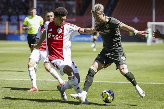 VOLENDAM - (lr) Aaron Bouwman of AFC Ajax and Jesper Karlsson of FC Utrecht during the Conference League play-off final match between AFC Ajax and FC Utrecht at the Kras Stadium on 24 May 2026 in Volendam, the Netherlands. MAURICE VAN STEEN ANP Play-offs Conference League - FINAL 2025-2026 xVIxANPxSportx xxANPxIVx 559226098 originalFilename: 559226098.jpg