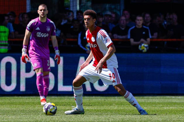 2026-05-24 AFC Ajax v FC Utrecht - Dutch Eredivisie Play-Offs VOLENDAM, NETHERLANDS - MAY 24: Aaron Bouwman of AFC Ajax hits the ball during the Dutch Eredivisie Play-Offs match between AFC Ajax and FC Utrecht at Kras Stadion on May 24, 2026 in Volendam, Netherlands. Volendam Kras Stadion Netherlands Content not available for redistribution in The Netherlands directly or indirectly through any third parties. Copyright: xBenxGalx