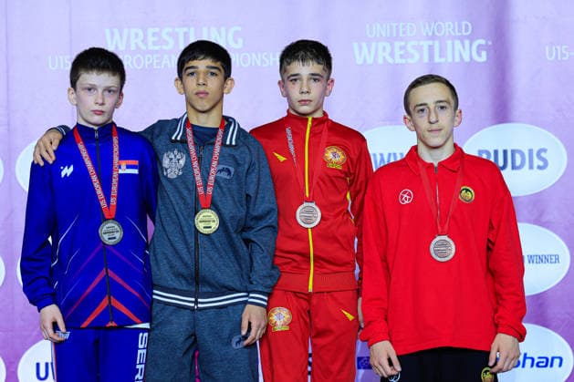 Ringen, U15 EM in Samokov U15 Wrestling European Championships Podium 48kg FS - Gold: Umar Ikhlazov (RUS), Silver: Muslim Dadajev (SRB), Bronze: Luka Ananiev (MKD), Zurab Dotiashvili (GEO)