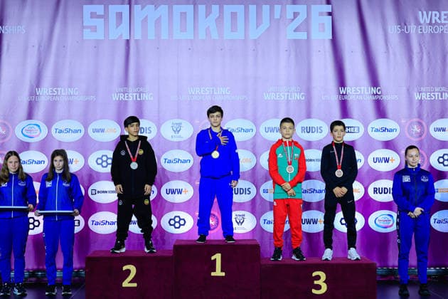 Ringen, U15 EM in Samokov U15 Wrestling European Championships Podium 38kg FS - Gold: Yusuf Abdullayev (AZE), Silver: Rezi Iobidze (GEO), Bronze: David Plamenov Petrov (BUL), Mohammad Biysultanov (BEL)