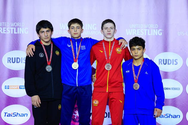 Ringen, U15 EM in Samokov U15 Wrestling European Championships Podium 62kg FS - Gold: Charalampos Topalov (GRE), Silver: Ioane Gavashelishvili (GEO), Bronze: Yusif Huseynov (AZE), Abdul Aziz Azizi (MKD)