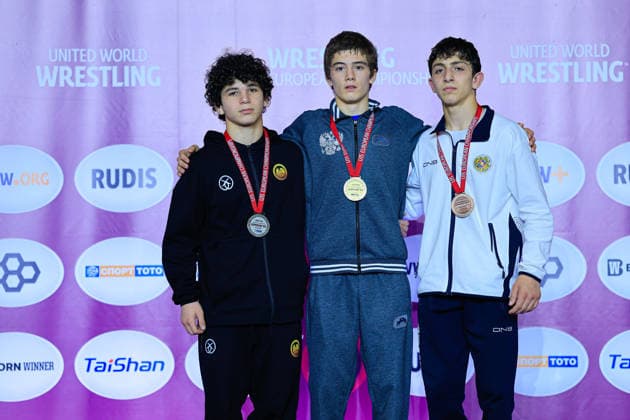 Ringen, U15 EM in Samokov U15 Wrestling European Championships Podium 57kg FS - Gold: Adam Miziev (RUS), Silver: Giorgi Grigalashvili (GEO), Bronze: Atom Yesayan (ARM)