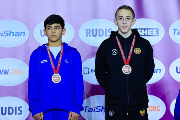 Ringen, U15 EM in Samokov U15 Wrestling European Championships Podium 44kg FS - Bronze: Mahammad Karimov (AZE), Luka Dotiashvili (GEO)