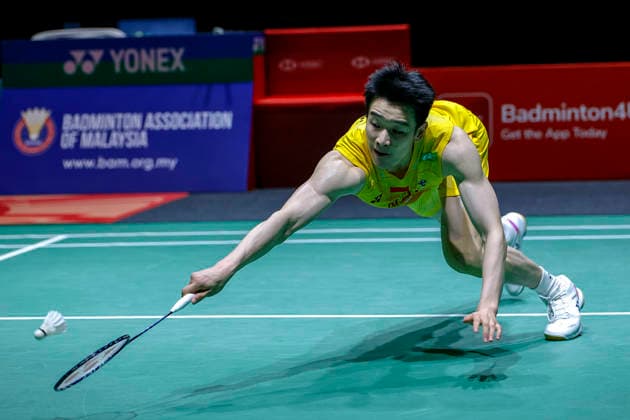 May 24, 2026, Kuala Lumpur, Malaysia: Li Shi Feng of China plays against Panitchaphon Teeraratsakul of Thailand (not in view) in the Men s Singles Final during the Perodua Malaysia Masters 2026 at Unifi Arena. Li Shi Feng won with scores; 21 21 : 16 17 Perodua Malaysia Masters 2026 In Kuala Lumpur - 23 May 2026  - ZUMAs197 20260524_aaa_s197_003 Copyright: xWongxFokxLoyx