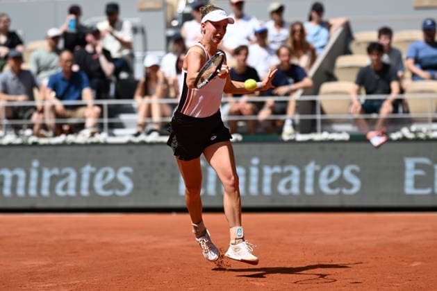 French Open (Roland Garros) - Day 1 PARIS, FRANCE - MAY 24: Sinja Kraus of France in action against Belinda Bencic of Switzerland (not seen) during a first-round women’s singles match on the first day of the French Open (Roland Garros) in Paris, France on May 24, 2026. Burak Akbulut Anadolu Paris France. Editorial use only. Please get in touch for any other usage.  Copyright: x2026xAnadoluxBurakxAkbulutx