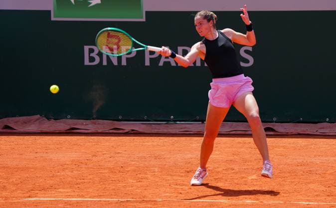 Caty Mcnally in first round action French Open Tennis, Day One, Tennis, Roland Garros, Paris, France - 24 May 2026Paris Roland Garros France EDITORIAL USE ONLY No use with unauthorised audio, video, data, fixture lists, club league logos or live services. Online in-match use limited to 120 images, no video emulation. No use in betting, games or single club league player publications.  Copyright: xJavierxGarcia Shutterstockx 16889883m