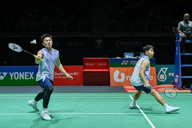 (260524) -- KUALA LUMPUR, May 24, 2026 -- Goh Sze Fei Nur Izzuddin Rumsani (L) of Malaysia compete during the men s doubles final between Daniel Lundgaard Mads Vestergaard of Denmark and Goh Sze Fei Nur Izzuddin Rumsani of Malaysia at 2026 Malaysia Masters badminton tournament in Kuala Lumpur, Malaysia, May 24, 2026. (Photo by Xinhua) (SP)MALAYSIA-KUALA LUMPUR-BADMINTON-MALAYSIA MASTERS-MEN S DOUBLES ChongxVoonxChung 