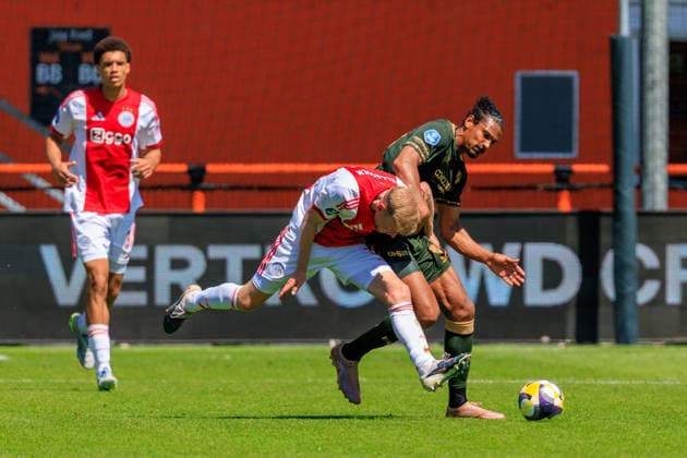 2026-05-24 AFC Ajax v FC Utrecht - Dutch Eredivisie Play-Offs VOLENDAM, NETHERLANDS - MAY 24: Davey Klaassen of Ajax, Sebastien Haller of FC Utrecht during the Dutch Eredivisie Play-Offs match between AFC Ajax and FC Utrecht at Kras Stadion on May 24, 2026 in Volendam, Netherlands. Volendam Kras Stadion Netherlands Content not available for redistribution in The Netherlands directly or indirectly through any third parties. Copyright: xMarcelxvanxPlateringenx