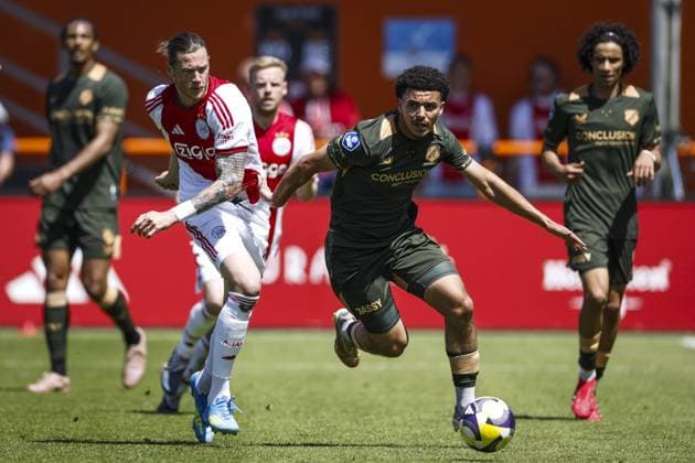 VOLENDAM - (lr) Wout Weghorst of AFC Ajax and Rafik El Arguioui of FC Utrecht during the Conference League play-off final match between AFC Ajax and FC Utrecht at the Kras Stadium on 24 May 2026 in Volendam, the Netherlands. MAURICE VAN STEEN ANP Play-offs Conference League - FINAL 2025-2026 xVIxANPxSportx xxANPxIVx 559232007 originalFilename: 559232007.jpg