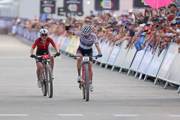 World Cup cross country mountain elite women s race, Vysocina Arena, Nove Mesto na Morave, May 24, 2026. Sina Frei from Switzerland, left, and Jenny Rissveds from Sweden. (CTKxPhoto LiborxPlihal) CTKPhotoP2026052403575  CTKPhotoP2026052403575