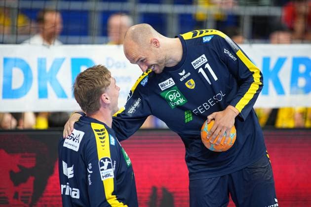 Szene mit Lukas Sandell (11; Rhein Neckar Löwen) und Spieler von Team Rhein Neckar Löwen, Edwin Aspenbäck ( 78) Szene mit Lukas Sandell (11; Rhein Neckar Löwen) und Teamkollege, Edwin Aspenbäck 78