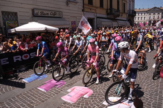 The pink jersey Denmark™s Jonas Vingegaard Hansen of Team Visma Lease A Bike The cyclamen jersey Ecuador™s Manuel Jhonatan Narvaez of UAE Team Emirates XRG The blue jersey Netherlands™ Jardi Christiaan Van Der Lee of EF Education - Easypost The white jersey Portugal™s Afonso Oliveira Eulalio of Bahrain Victorious during Stage 15 of the Giro d™Italia, from Voghera to Milano, Italy, Sunday, May 24, 2026.  Copyright: xMarcoxAlpozzi LaPressex
