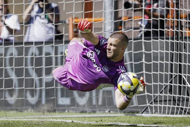 Sport Bilder des Tages VOLENDAM - AFC Ajax goalkeeper Maarten Paes saves the decisive penalty in the penalty shootout during the Conference League play-off final match between AFC Ajax and FC Utrecht at the Kras Stadium on 24 May 2026 in Volendam, the Netherlands. MAURICE VAN STEEN ANP Play-offs Conference League - FINAL 2025-2026 xVIxANPxSportx xxANPxIVx 559235464 originalFilename: 559235464.jpg
