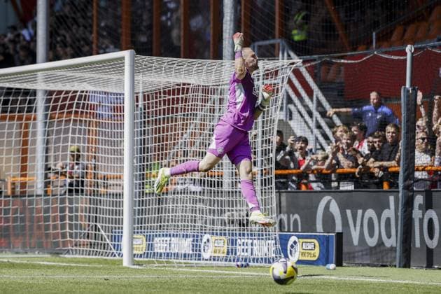 VOLENDAM - AFC Ajax goalkeeper Maarten Paes celebrates the victory in the Conference League play-off final match between AFC Ajax and FC Utrecht after a penalty shootout at the Kras Stadium on May 24, 2026, in Volendam, the Netherlands. MAURICE VAN STEEN ANP Play-offs Conference League - FINAL 2025-2026 xVIxANPxSportx xxANPxIVx 559235535 originalFilename: 559235535.jpg