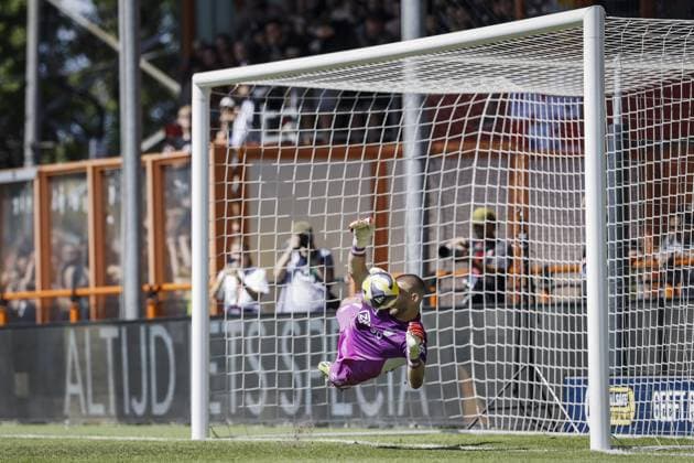 VOLENDAM - AFC Ajax goalkeeper Maarten Paes saves the decisive penalty in the penalty shootout during the Conference League play-off final match between AFC Ajax and FC Utrecht at the Kras Stadium on 24 May 2026 in Volendam, the Netherlands. MAURICE VAN STEEN ANP Play-offs Conference League - FINAL 2025-2026 xVIxANPxSportx xxANPxIVx 559235739 originalFilename: 559235739.jpg